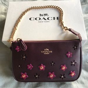NWNT Coach Large Wristlet in Floral Applique Leather Purple w gold chain